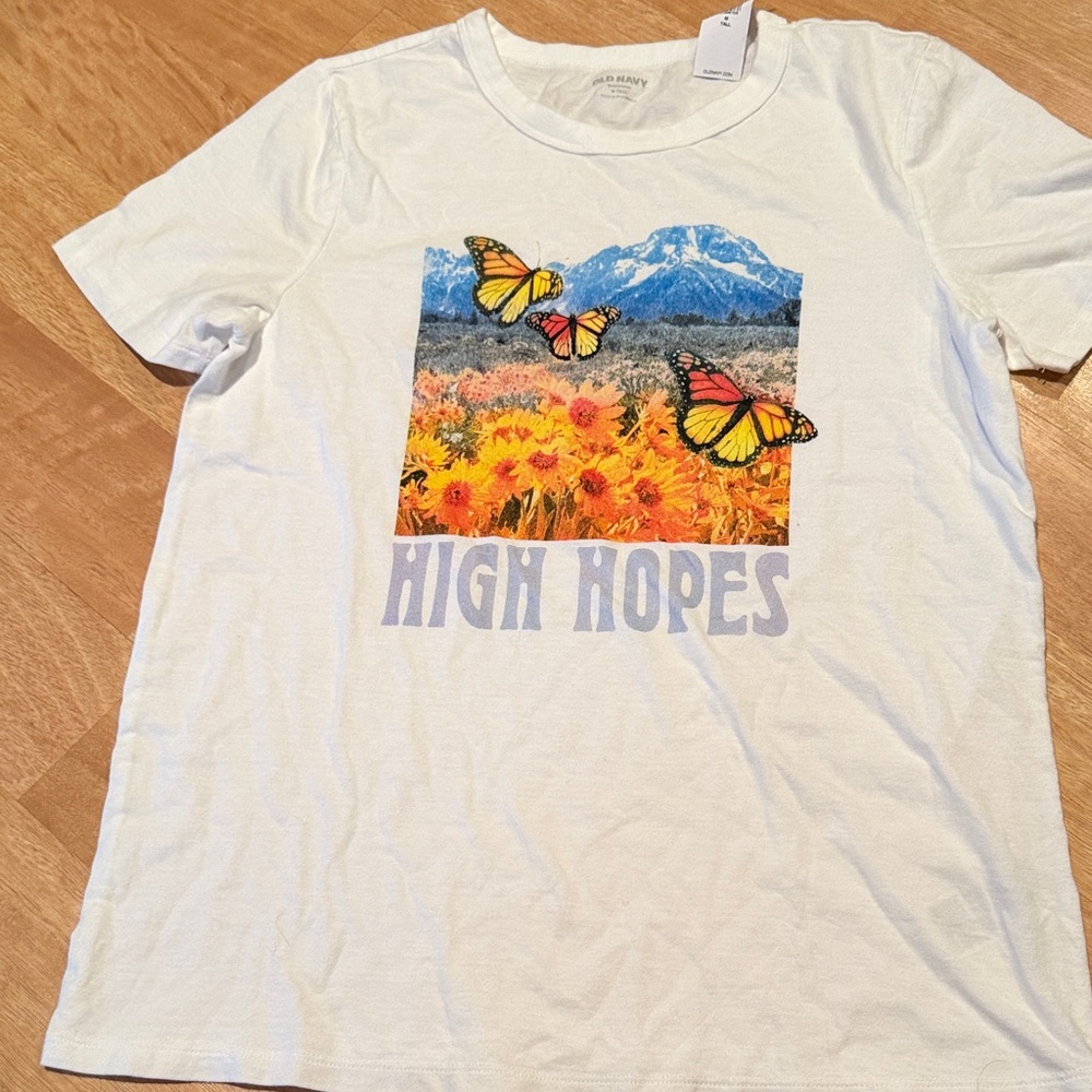 Old Navy White Graphic Tee with Butterfly Design NWT Medium Tall